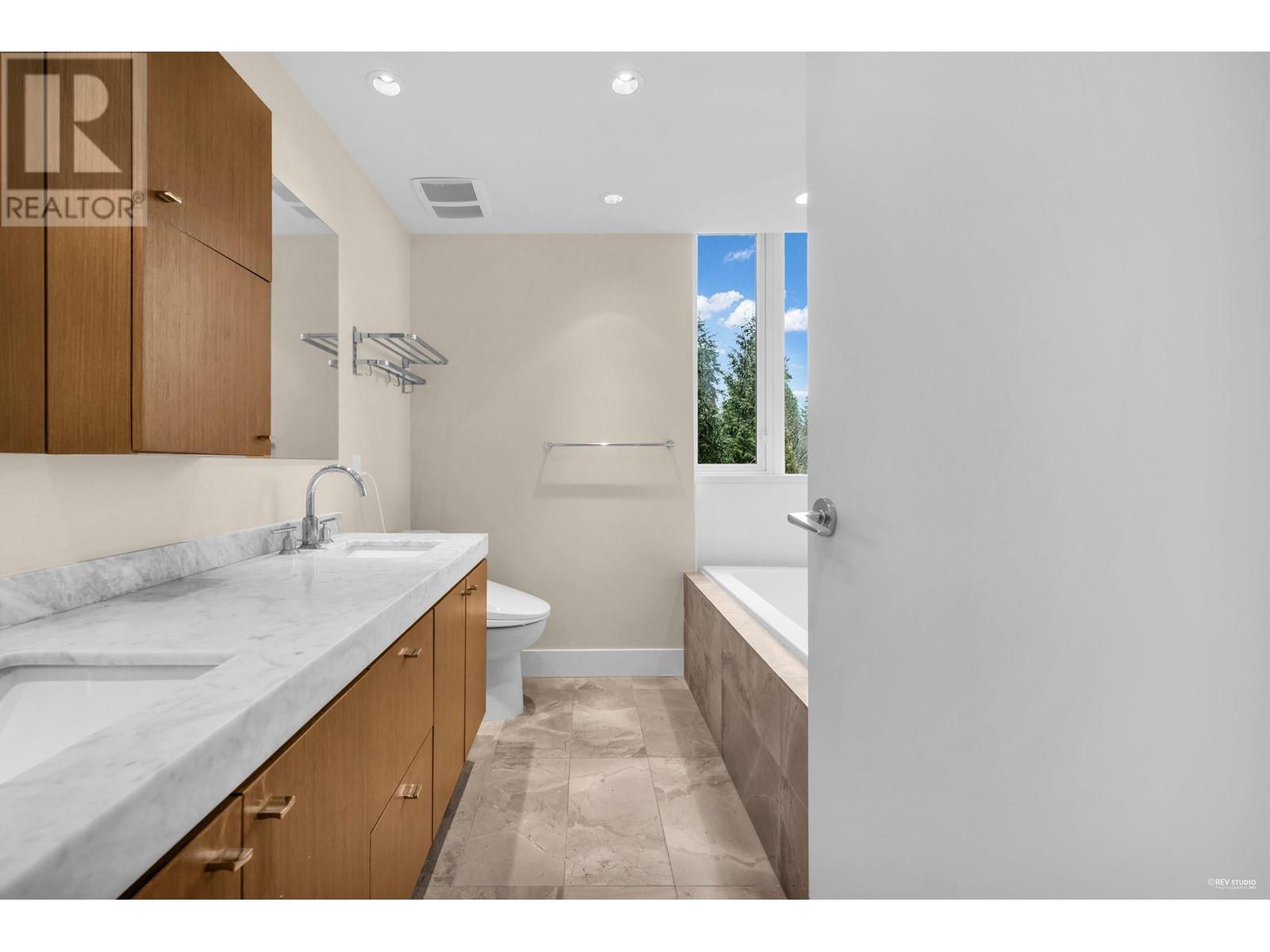 202 908 Keith Road, West Vancouver, British Columbia  V7T 1M3 - Photo 20 - R2976886