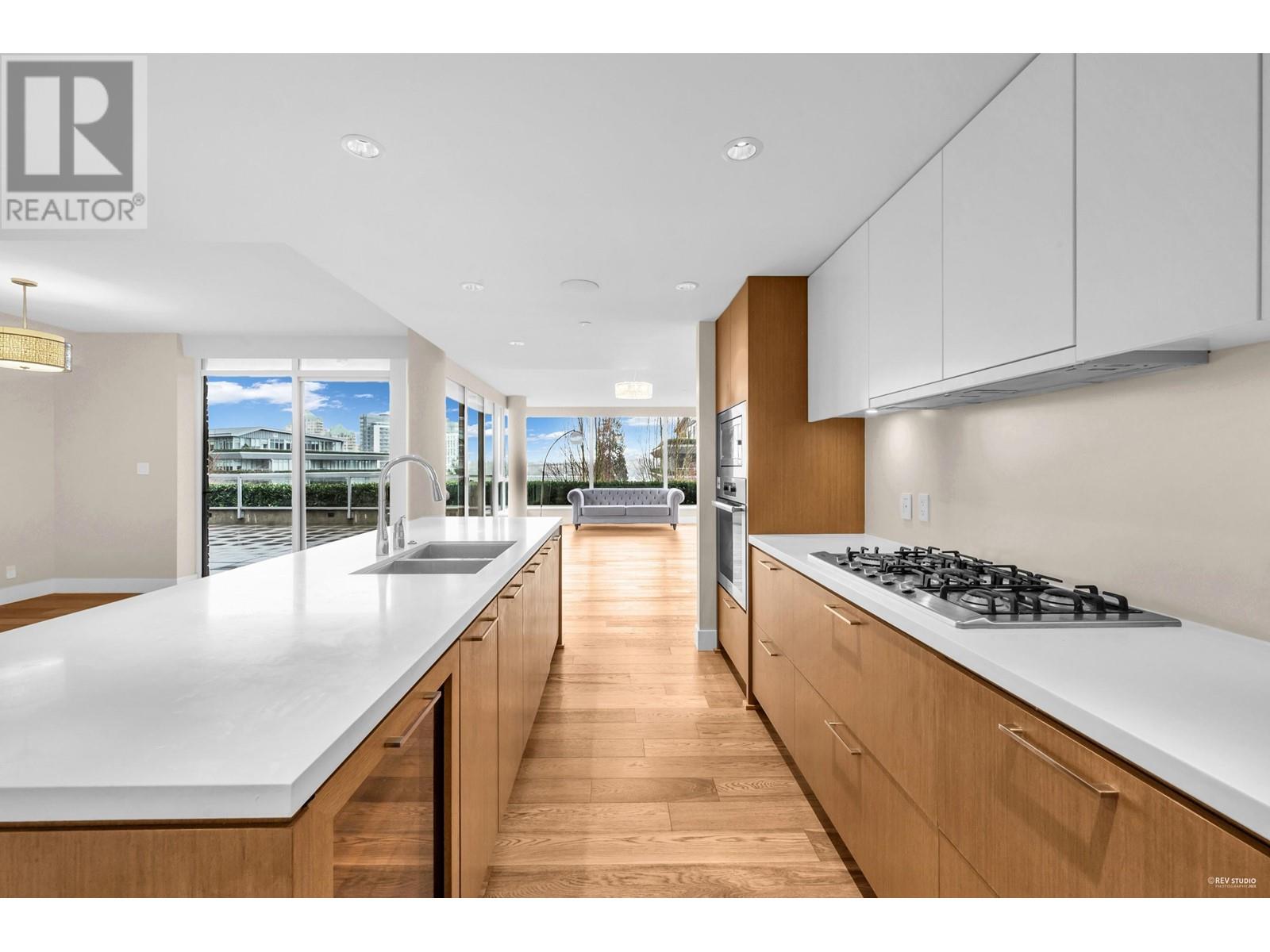 202 908 Keith Road, West Vancouver, British Columbia  V7T 1M3 - Photo 12 - R2976886