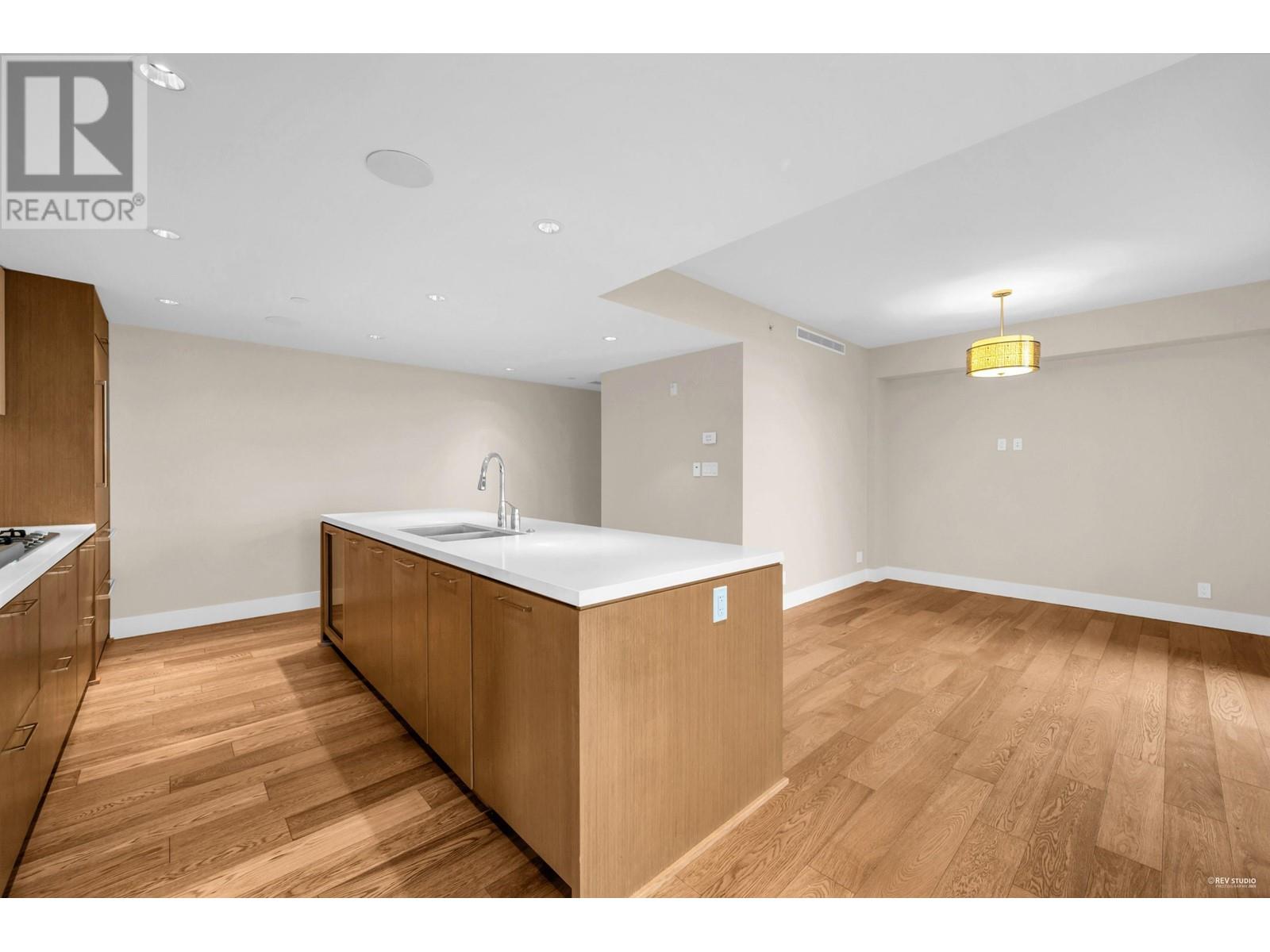 202 908 Keith Road, West Vancouver, British Columbia  V7T 1M3 - Photo 8 - R2976886