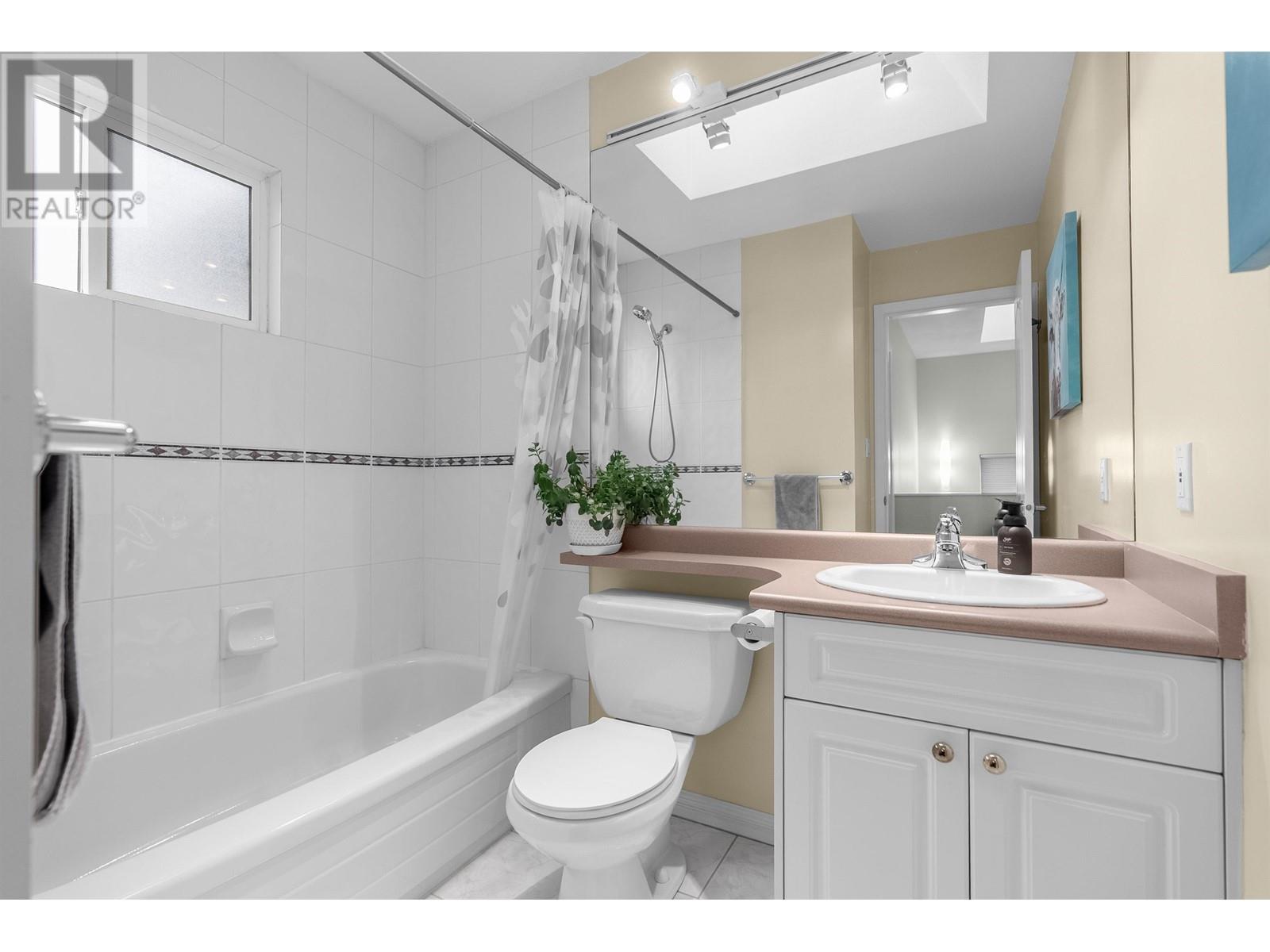 Listing Picture 20 of 26 : 14 22800 WINDSOR COURT, Richmond / 烈治文 - 魯藝地產 Yvonne Lu Group - MLS Medallion Club Member