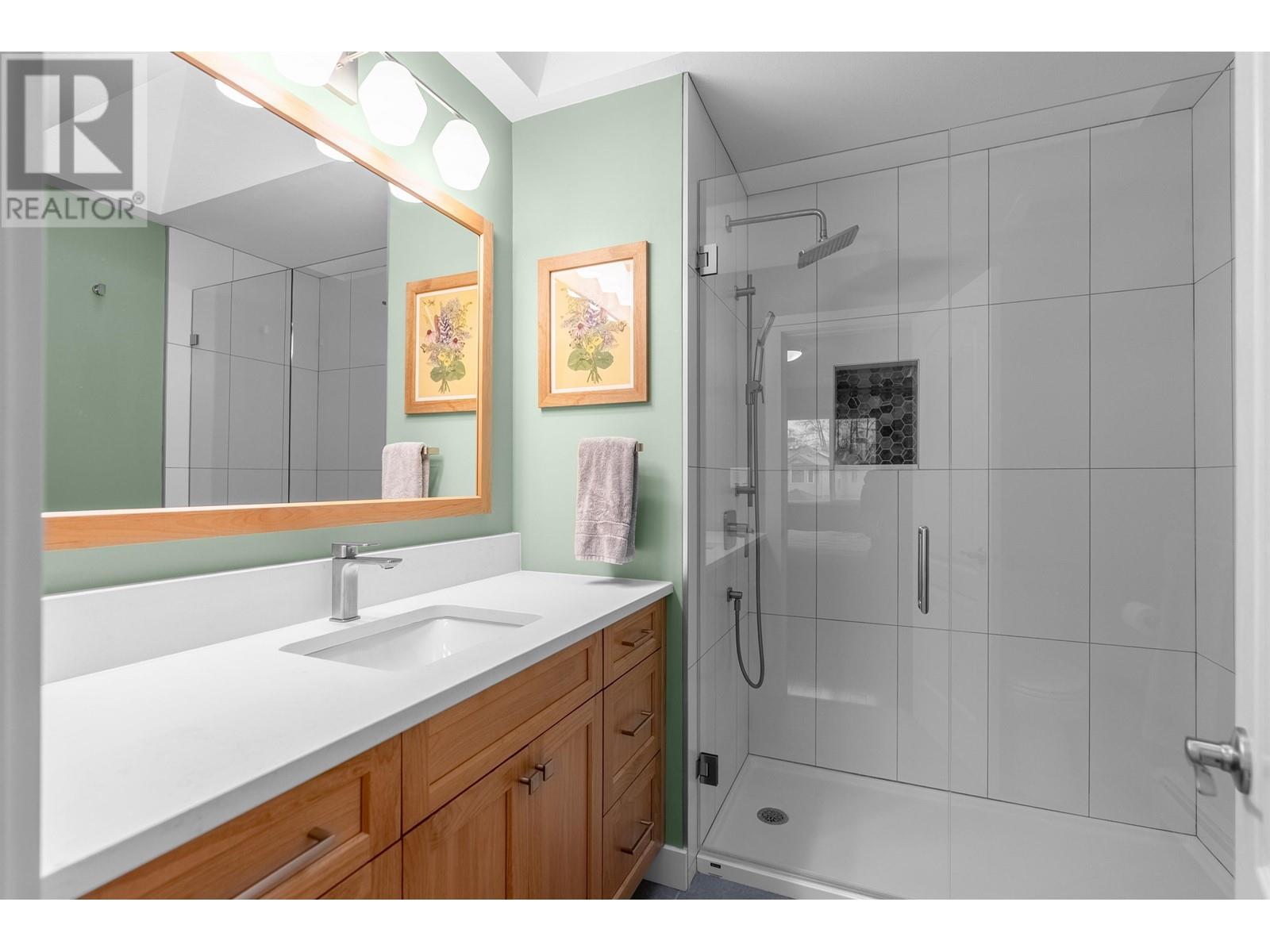 Listing Picture 14 of 26 : 14 22800 WINDSOR COURT, Richmond / 烈治文 - 魯藝地產 Yvonne Lu Group - MLS Medallion Club Member