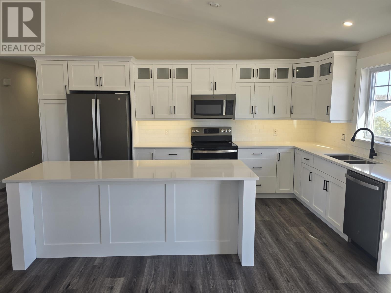 Property at 43 STEPHANIE Drive image 4