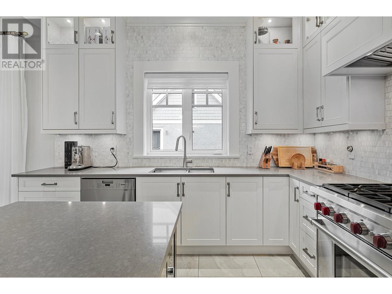 1895 W 60th Avenue, Vancouver, British Columbia  V6P 2A8 - Photo 10 - R2976240