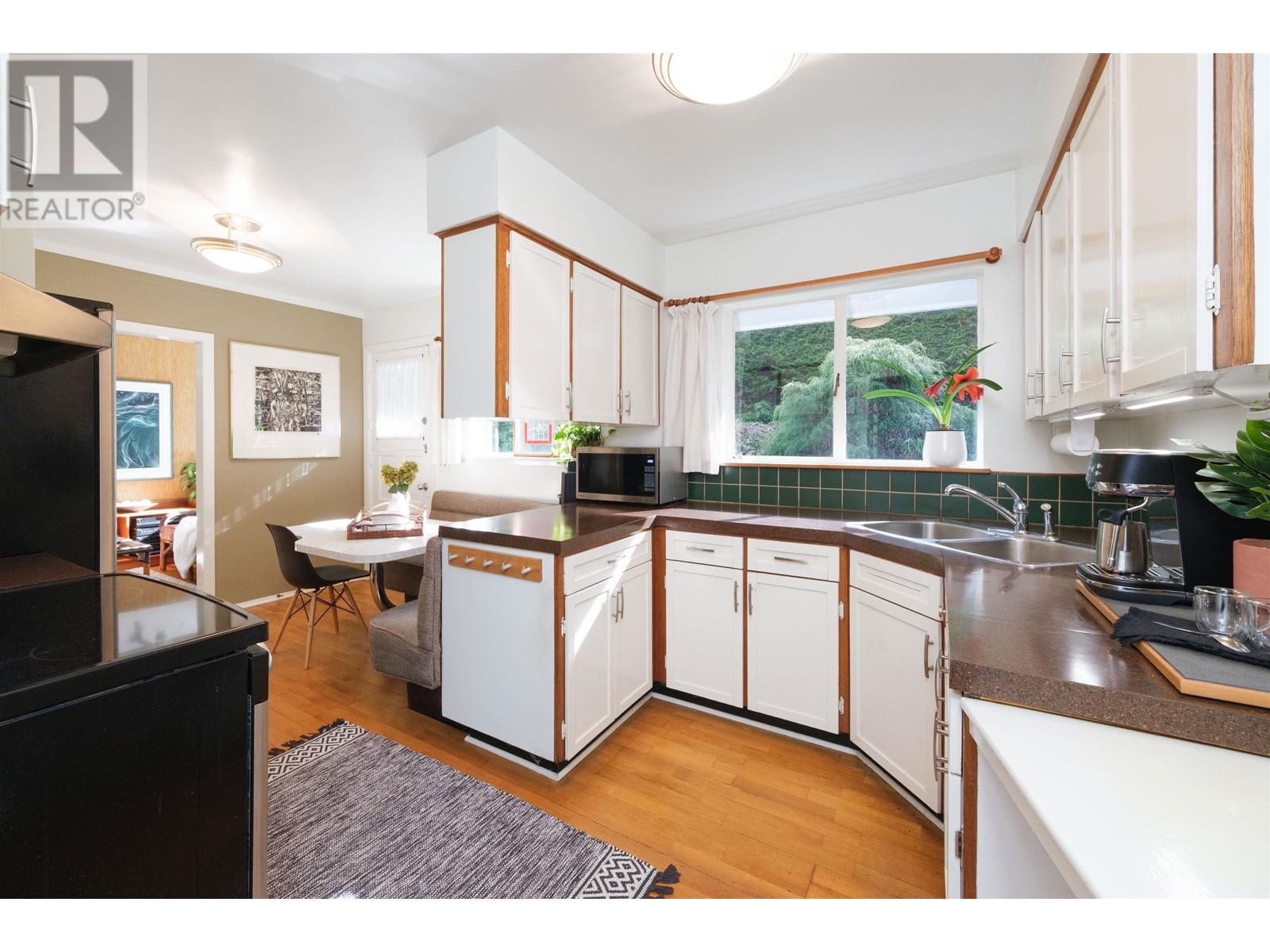 810 Burley Drive, West Vancouver, British Columbia  V7T 1Z6 - Photo 13 - R2976337