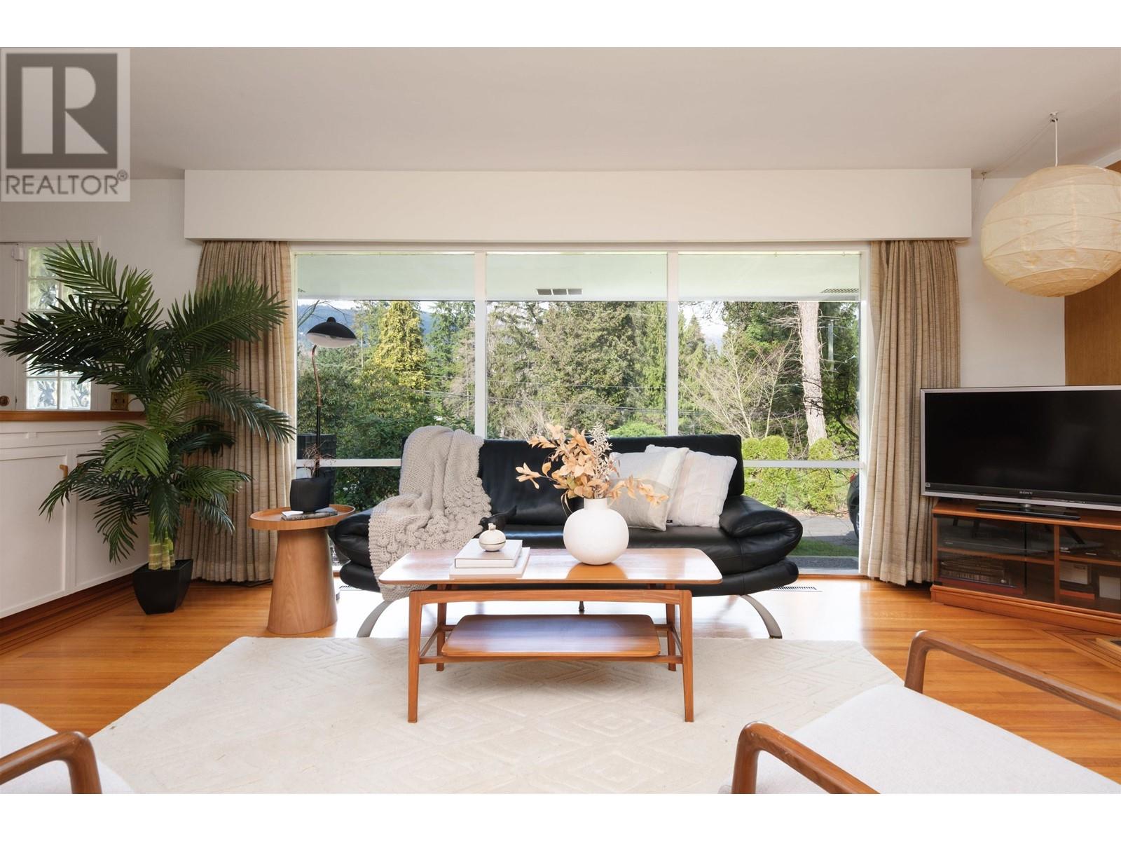 810 Burley Drive, West Vancouver, British Columbia  V7T 1Z6 - Photo 2 - R2976337