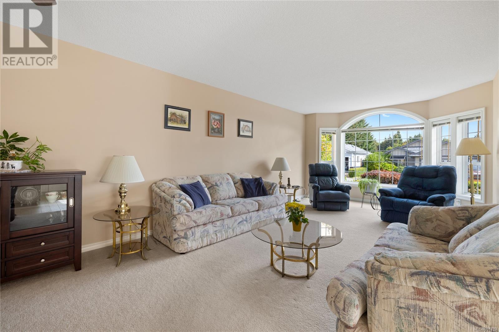Property at 3853 Honey Locust Dr image 4