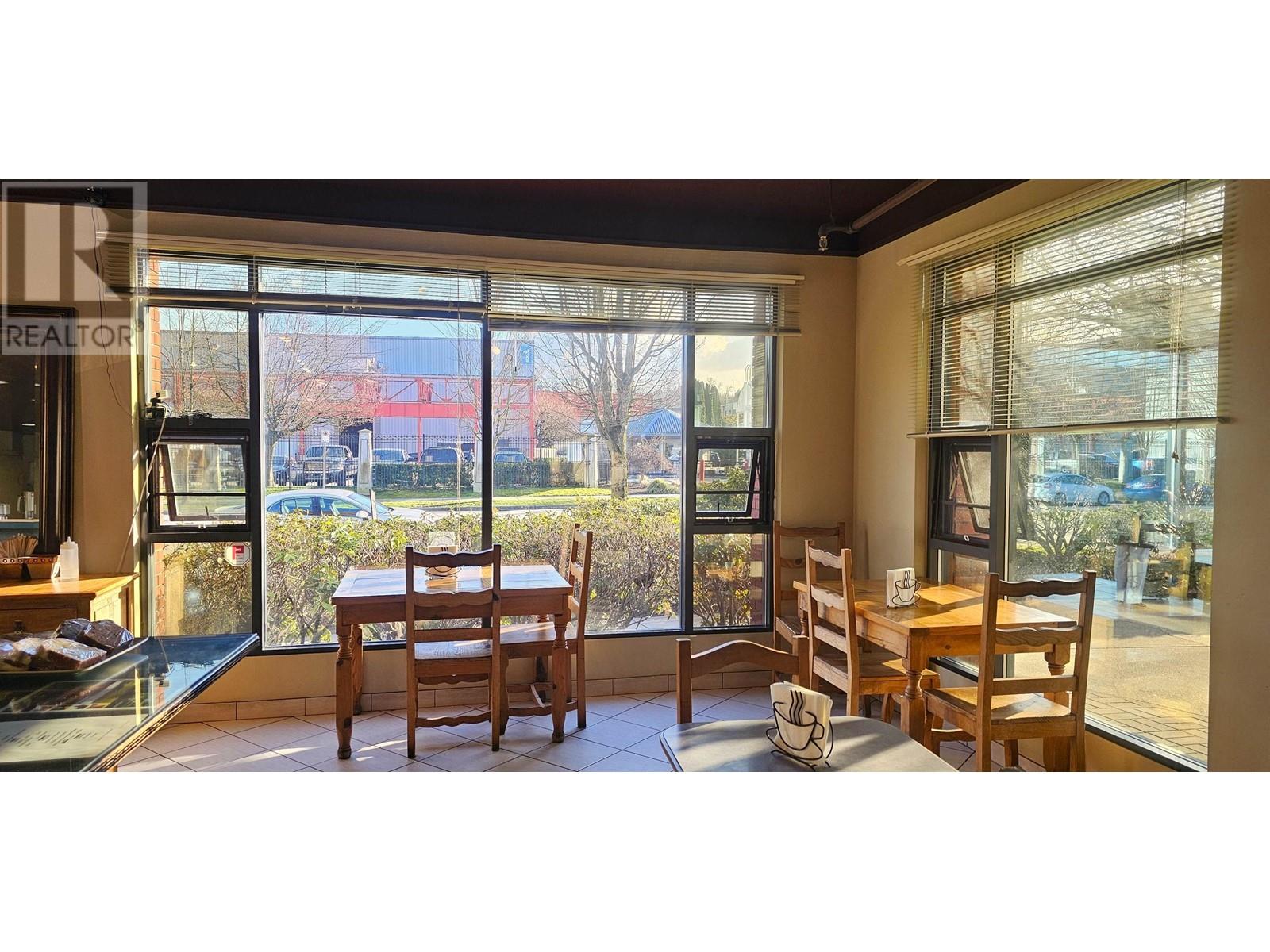 Listing Picture 9 of 9 : 108 3855 HENNING DRIVE, Burnaby / 本拿比 - 魯藝地產 Yvonne Lu Group - MLS Medallion Club Member