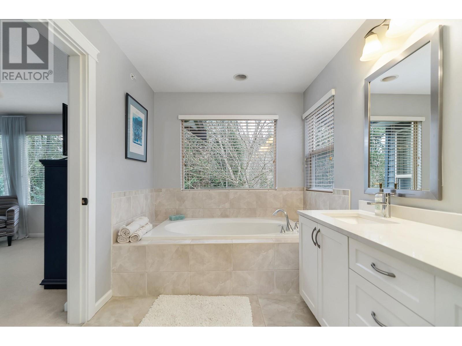 24615 Kimola Drive, Maple Ridge, British Columbia  V2W 0C1 - Photo 11 - R2976935