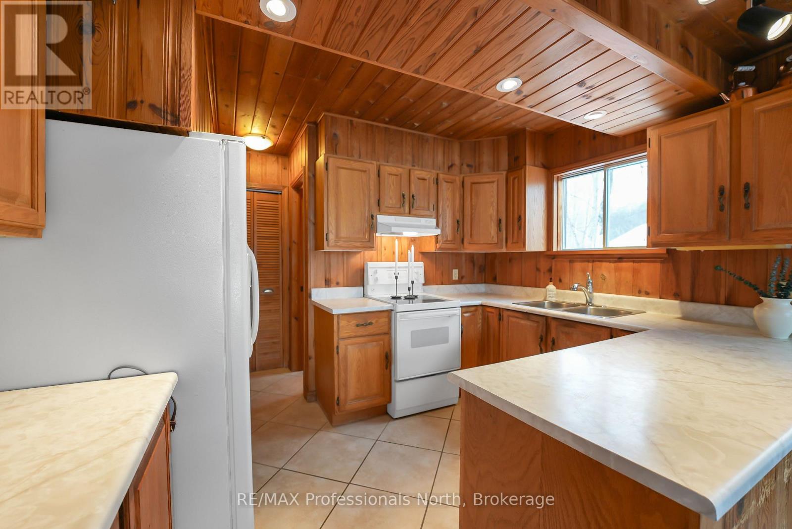 1071 Dogsled Trail, Minden Hills, Ontario  K0M 2K0 - Photo 12 - X12015513