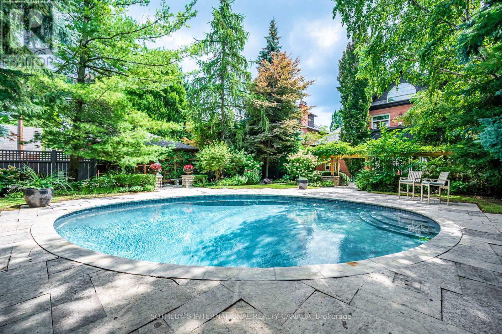 88 South Drive, Toronto, Ontario  M4W 1R6 - Photo 36 - C12015463