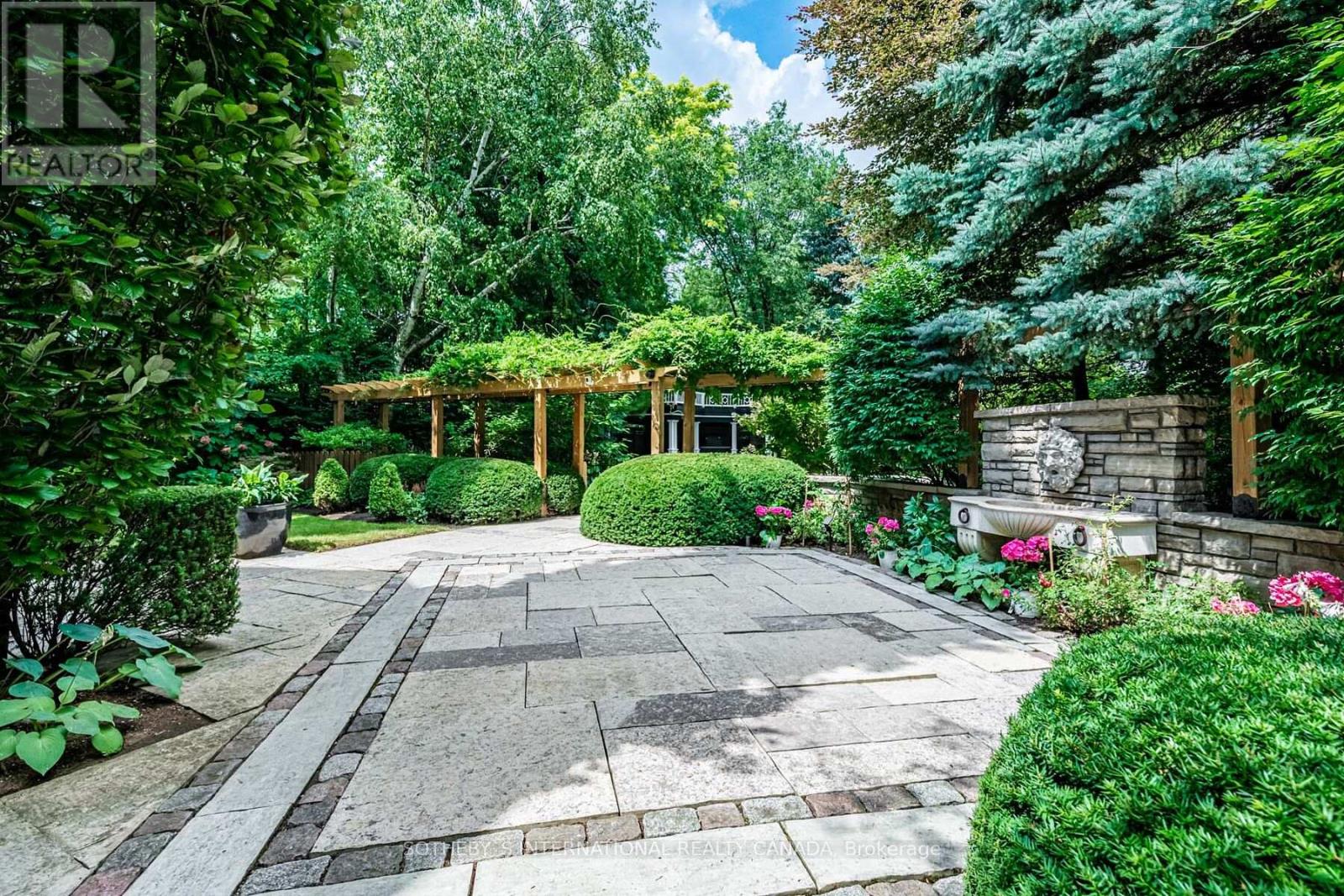 88 South Drive, Toronto, Ontario  M4W 1R6 - Photo 39 - C12015463