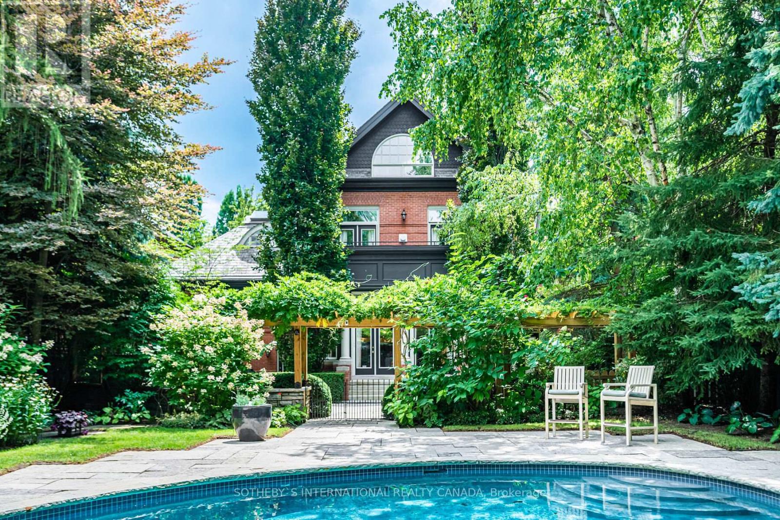 88 South Drive, Toronto, Ontario  M4W 1R6 - Photo 40 - C12015463