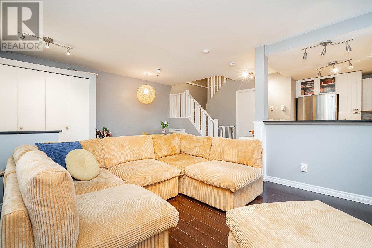 Listing Picture 11 of 35 : 6772 BERESFORD STREET, Burnaby / 本拿比 - 魯藝地產 Yvonne Lu Group - MLS Medallion Club Member