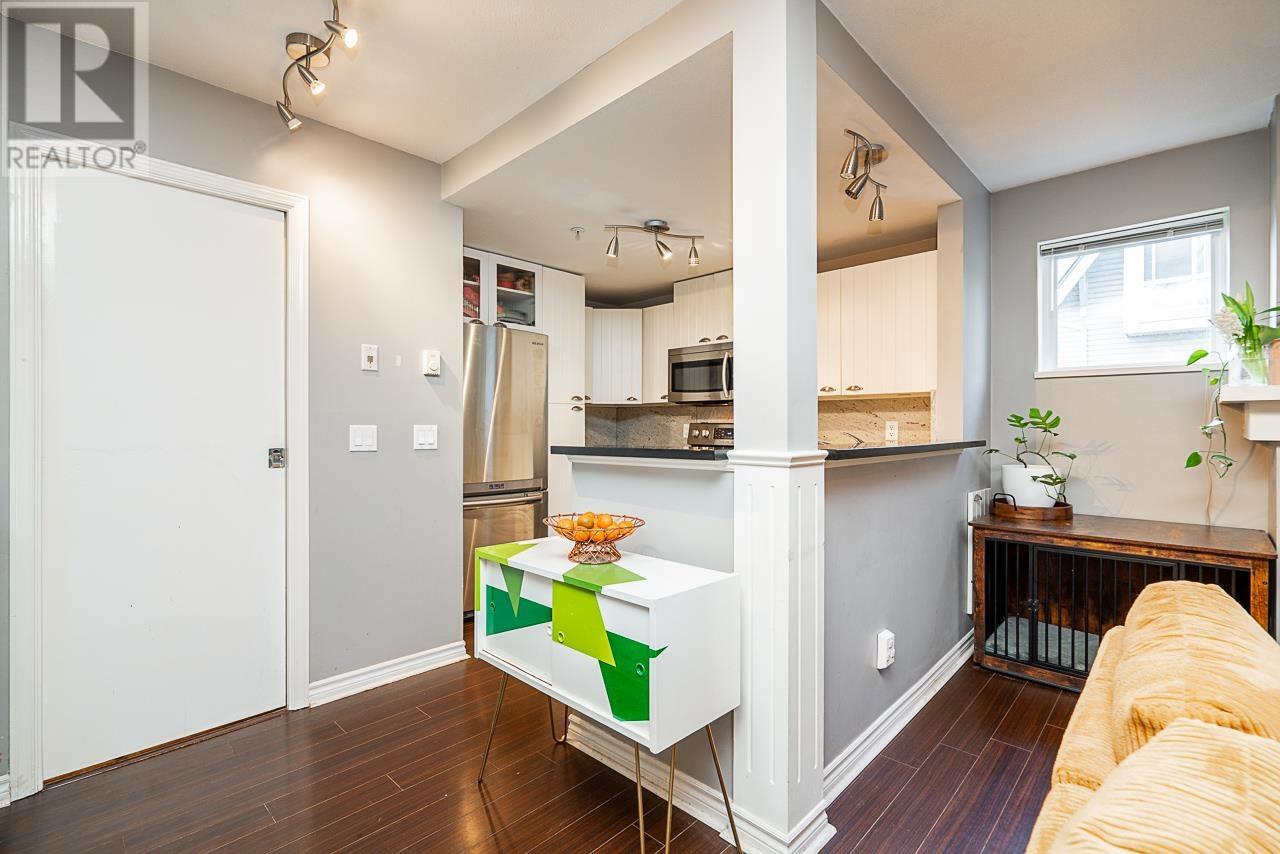 Listing Picture 12 of 35 : 6772 BERESFORD STREET, Burnaby / 本拿比 - 魯藝地產 Yvonne Lu Group - MLS Medallion Club Member