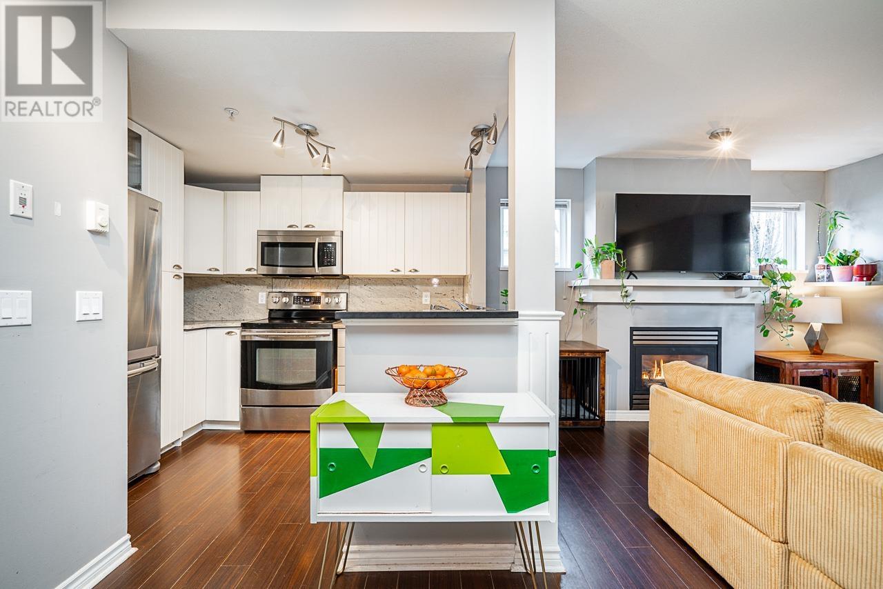 Listing Picture 13 of 35 : 6772 BERESFORD STREET, Burnaby / 本拿比 - 魯藝地產 Yvonne Lu Group - MLS Medallion Club Member