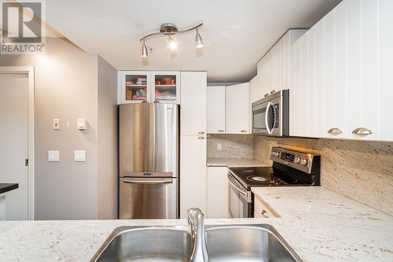 Listing Picture 15 of 35 : 6772 BERESFORD STREET, Burnaby / 本拿比 - 魯藝地產 Yvonne Lu Group - MLS Medallion Club Member