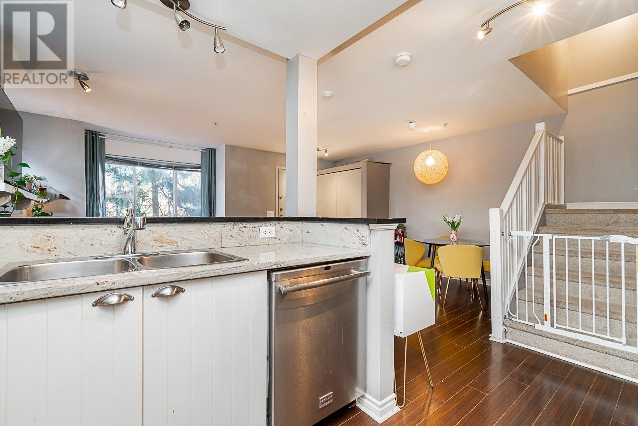Listing Picture 16 of 35 : 6772 BERESFORD STREET, Burnaby / 本拿比 - 魯藝地產 Yvonne Lu Group - MLS Medallion Club Member