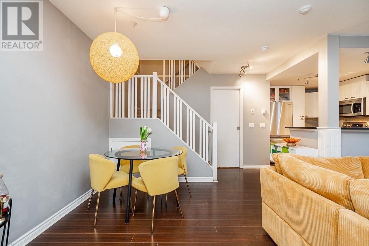 Listing Picture 17 of 35 : 6772 BERESFORD STREET, Burnaby / 本拿比 - 魯藝地產 Yvonne Lu Group - MLS Medallion Club Member