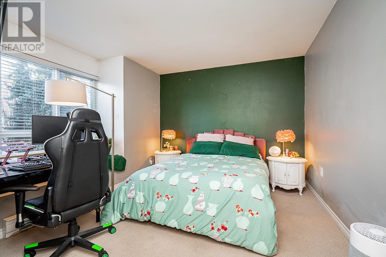 Listing Picture 22 of 35 : 6772 BERESFORD STREET, Burnaby / 本拿比 - 魯藝地產 Yvonne Lu Group - MLS Medallion Club Member