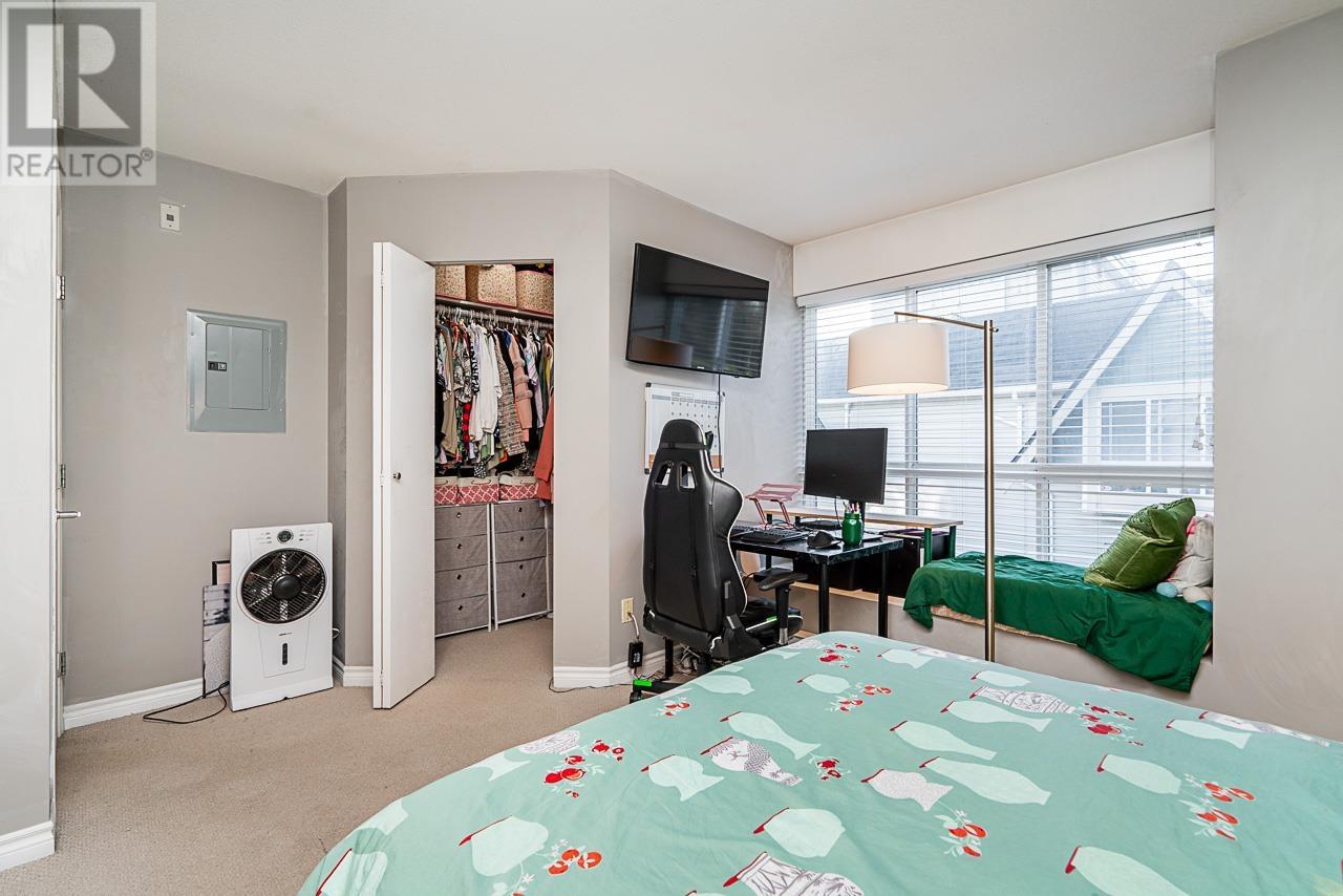 Listing Picture 24 of 35 : 6772 BERESFORD STREET, Burnaby / 本拿比 - 魯藝地產 Yvonne Lu Group - MLS Medallion Club Member