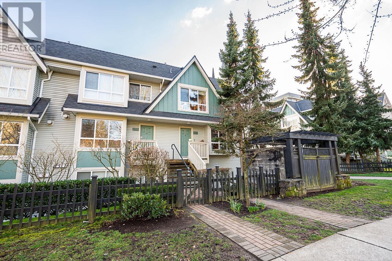Listing Picture 3 of 35 : 6772 BERESFORD STREET, Burnaby / 本拿比 - 魯藝地產 Yvonne Lu Group - MLS Medallion Club Member