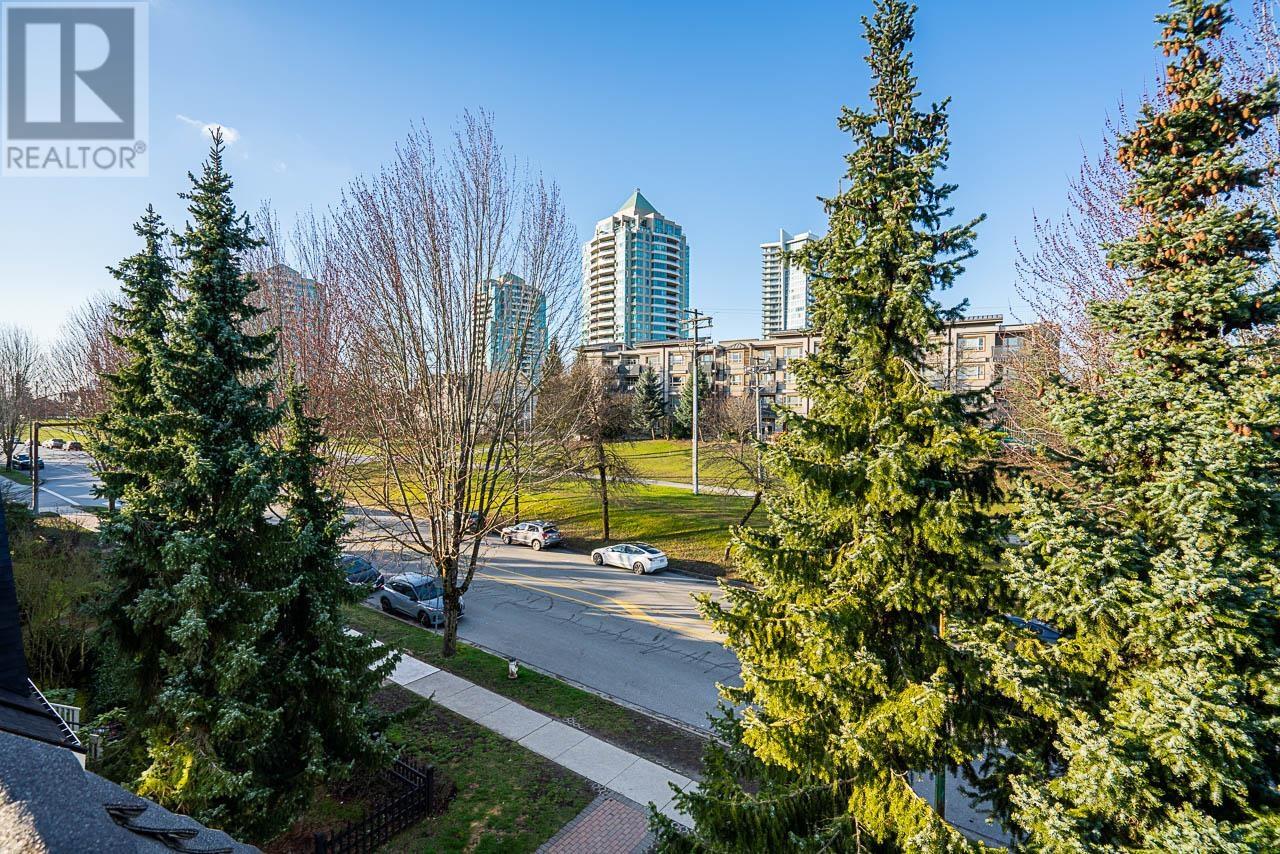 Listing Picture 32 of 35 : 6772 BERESFORD STREET, Burnaby / 本拿比 - 魯藝地產 Yvonne Lu Group - MLS Medallion Club Member
