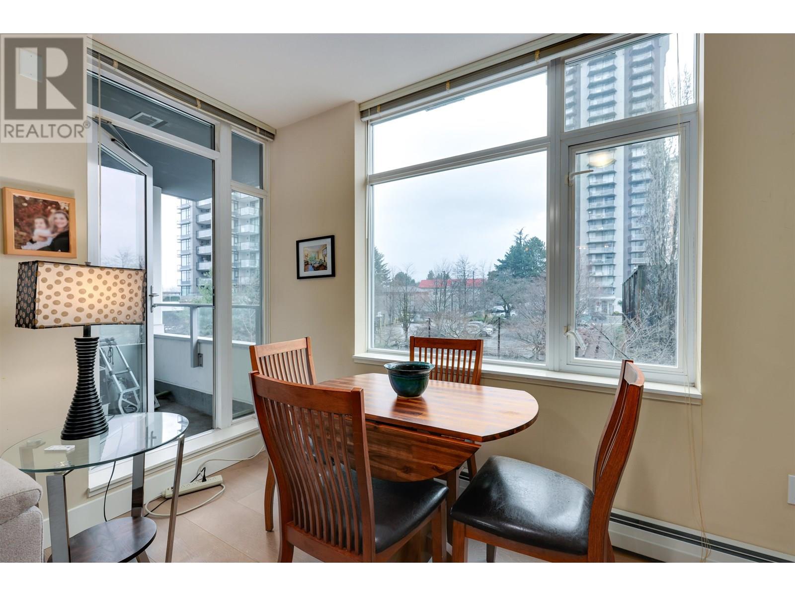301 158 West 13th Street, North Vancouver, British Columbia  V7M 0A7 - Photo 2 - R2977093