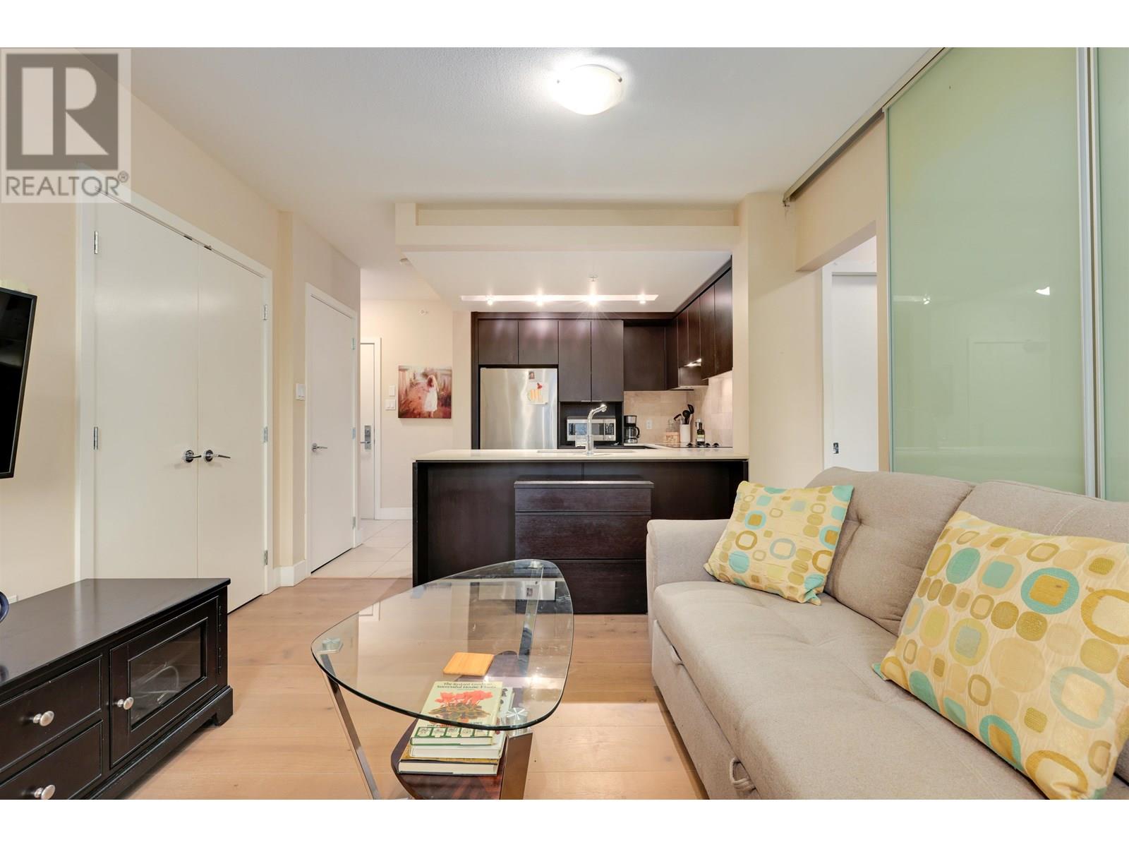 301 158 West 13th Street, North Vancouver, British Columbia  V7M 0A7 - Photo 6 - R2977093