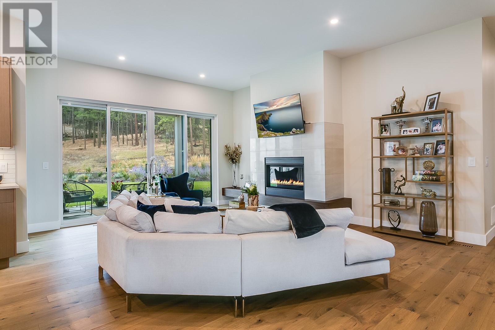 Property at 10225 Beacon Hill Drive image 3