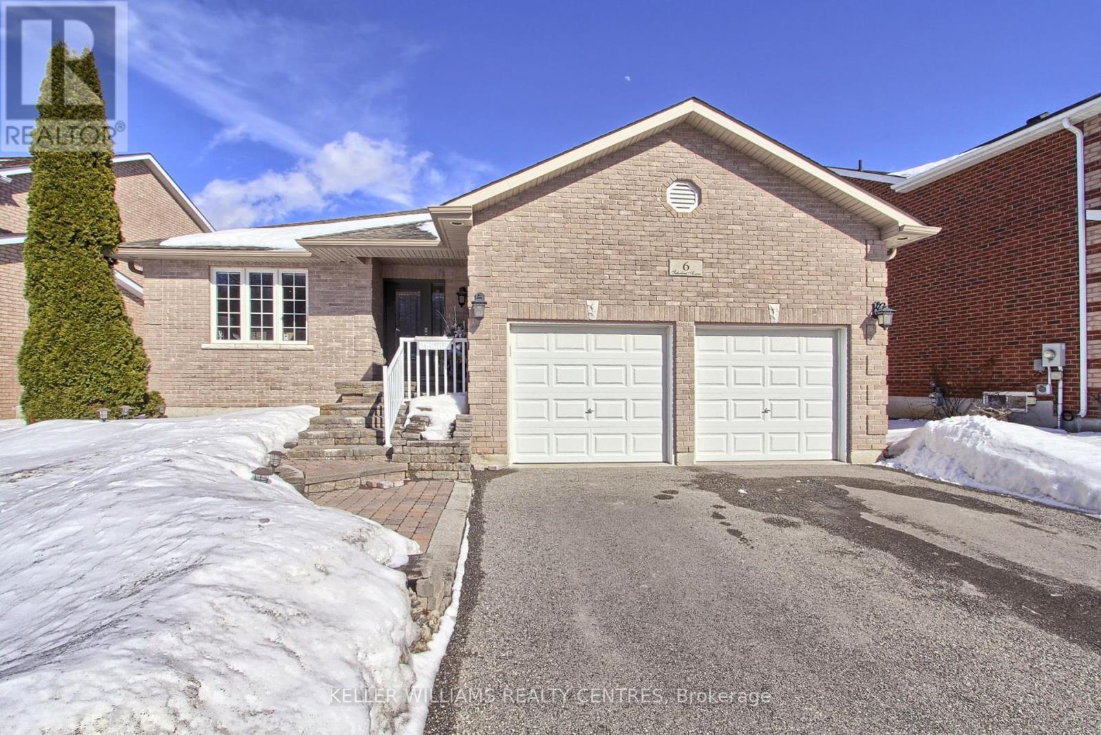 6 Sutherland Avenue, Bradford West Gwillimbury, Ontario  L3Z 3H9 - Photo 2 - N12015704