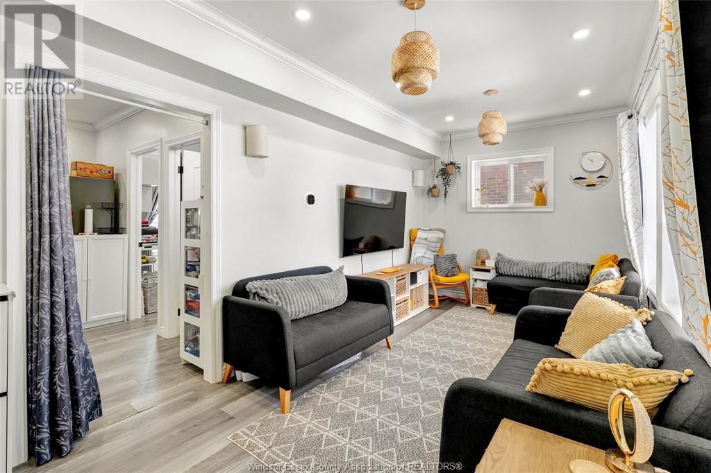Property at 1152 OAK STREET image 4