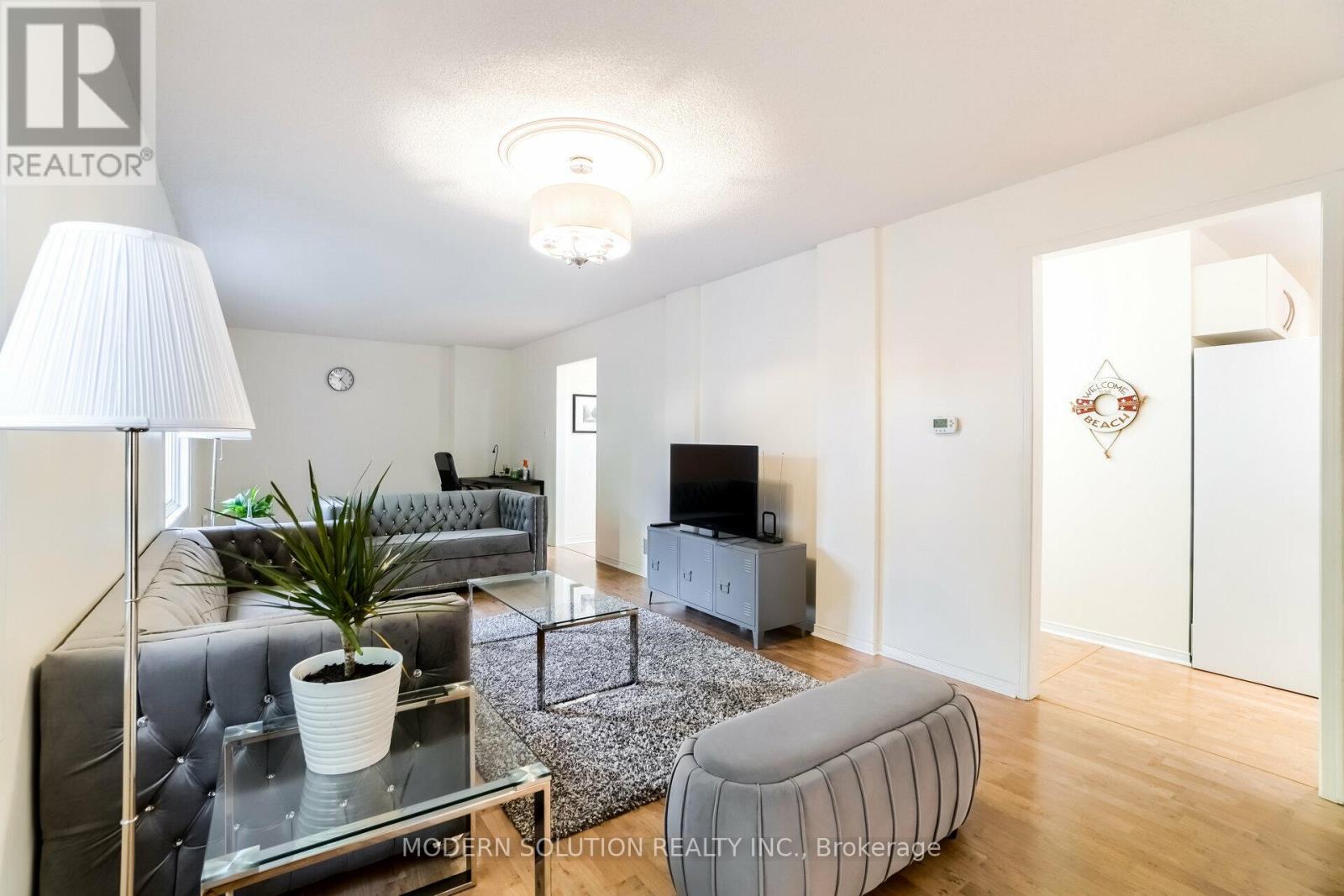 617 Curzon Avenue, Mississauga, Ontario  L5G 1P8 - Photo 11 - W12015706