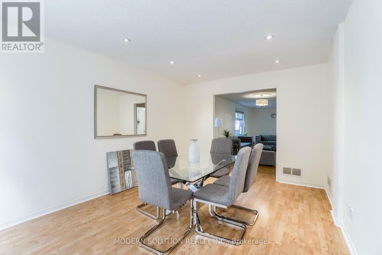 617 Curzon Avenue, Mississauga, Ontario  L5G 1P8 - Photo 13 - W12015706