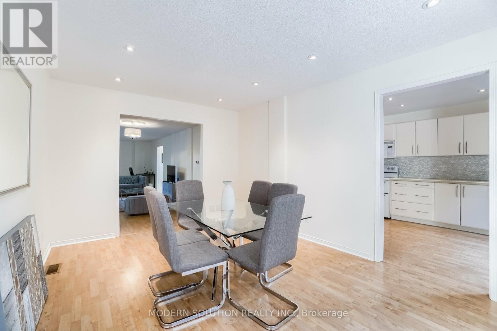 617 Curzon Avenue, Mississauga, Ontario  L5G 1P8 - Photo 14 - W12015706