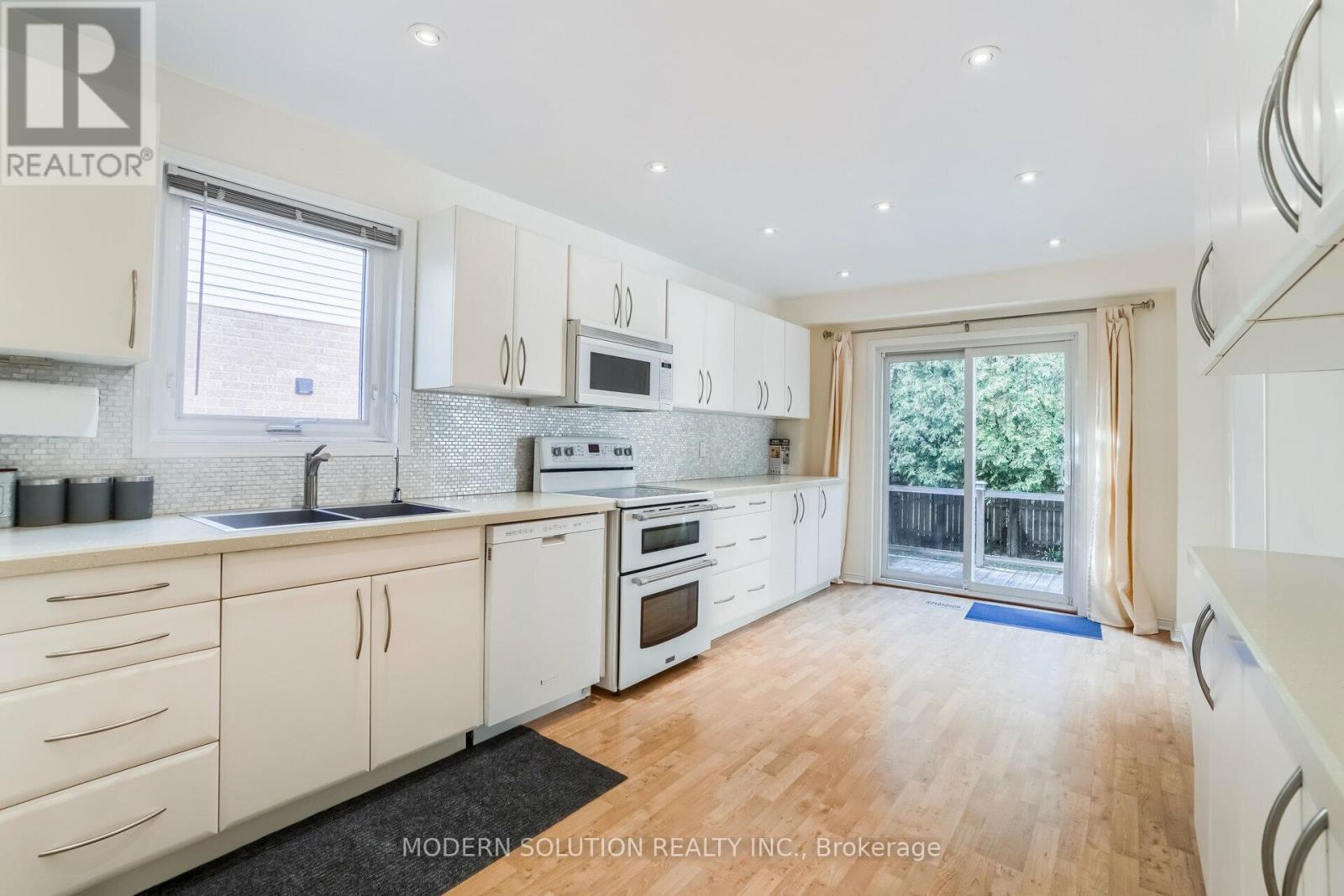 617 Curzon Avenue, Mississauga, Ontario  L5G 1P8 - Photo 15 - W12015706