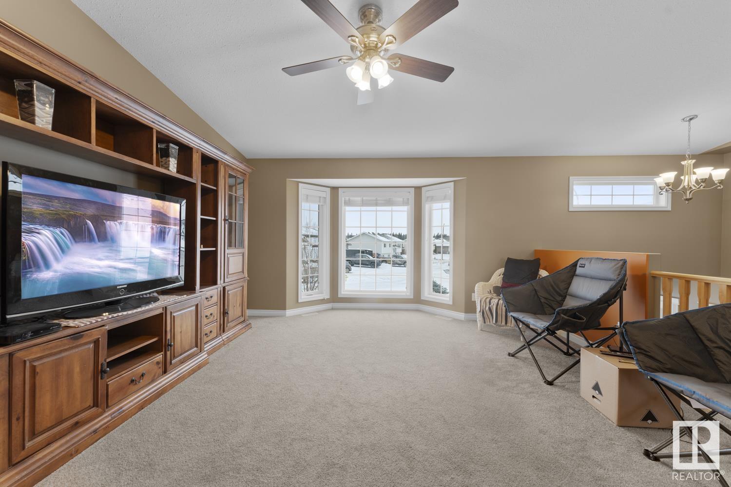 Property at 4807 64 AV image 3