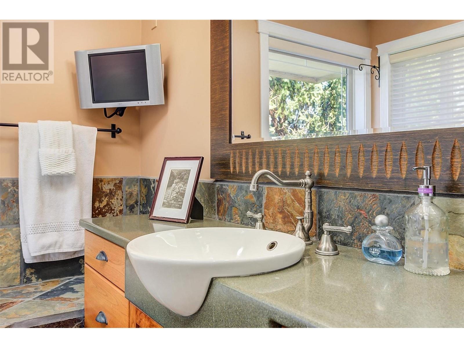 Property at 4649 Princeton Avenue image 4