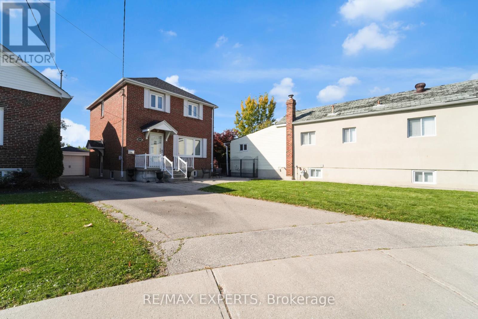 124 Spears Street, Toronto, Ontario  M6N 3X7 - Photo 3 - W12015799