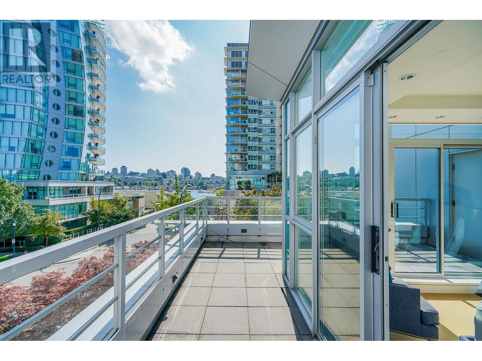 403 Beach Crescent, Vancouver, British Columbia  V6Z 3C9 - Photo 4 - R2976646