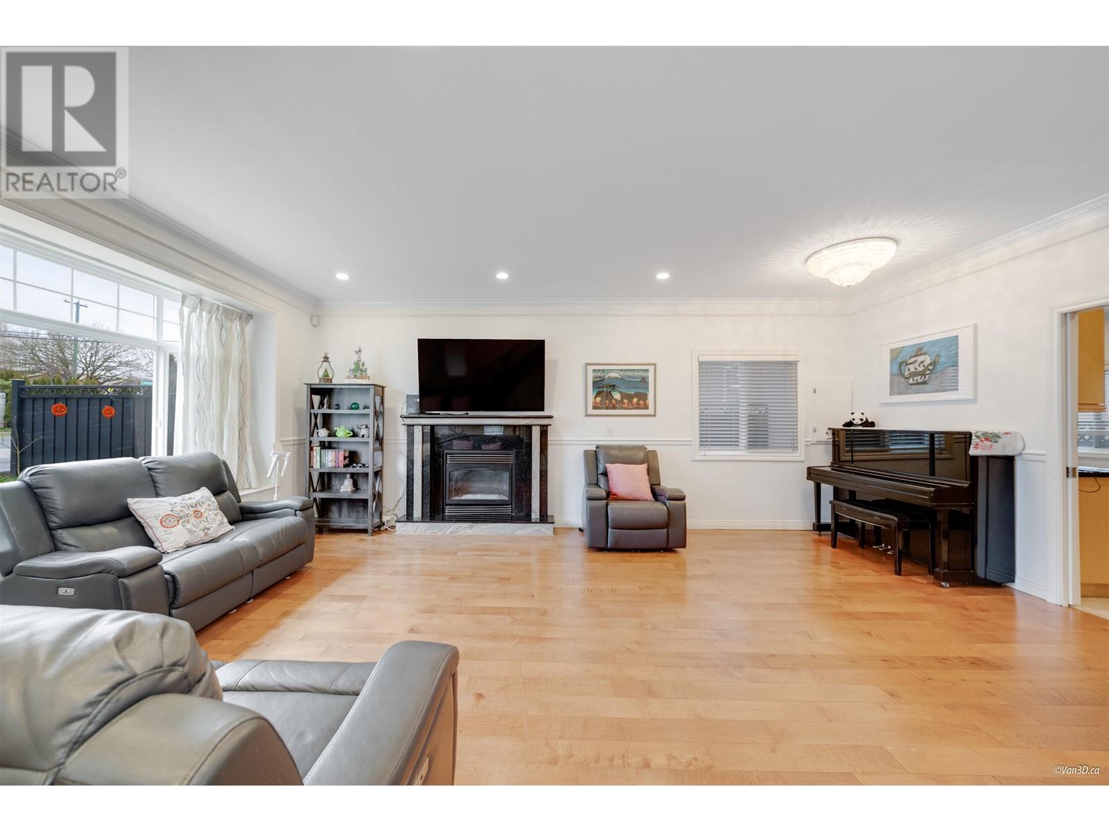 3786 Brandon Street, Burnaby, British Columbia  V5G 2P2 - Photo 3 - R2977009