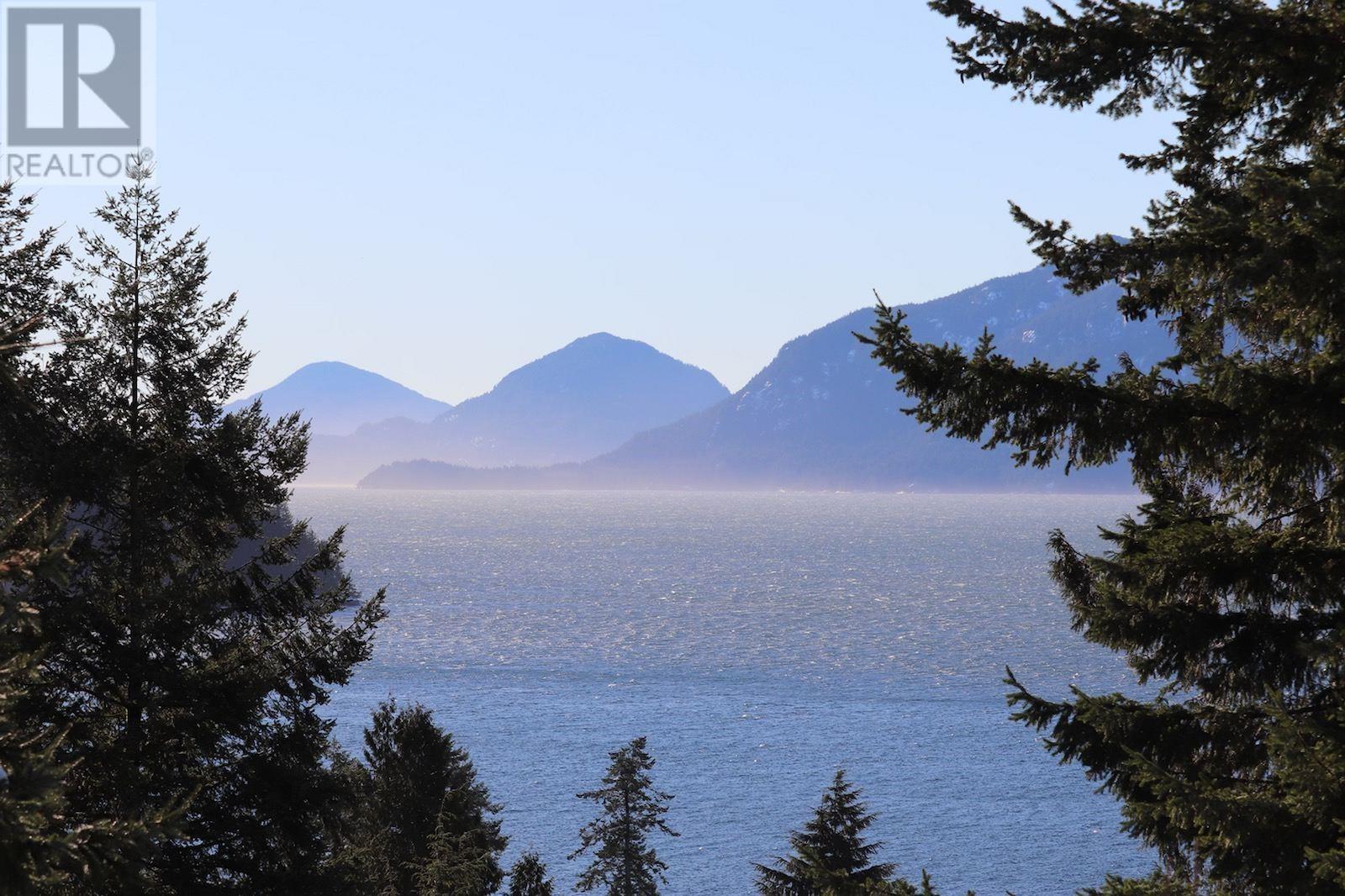 814 UPPER CRESCENT, Britannia Beach, British Columbia