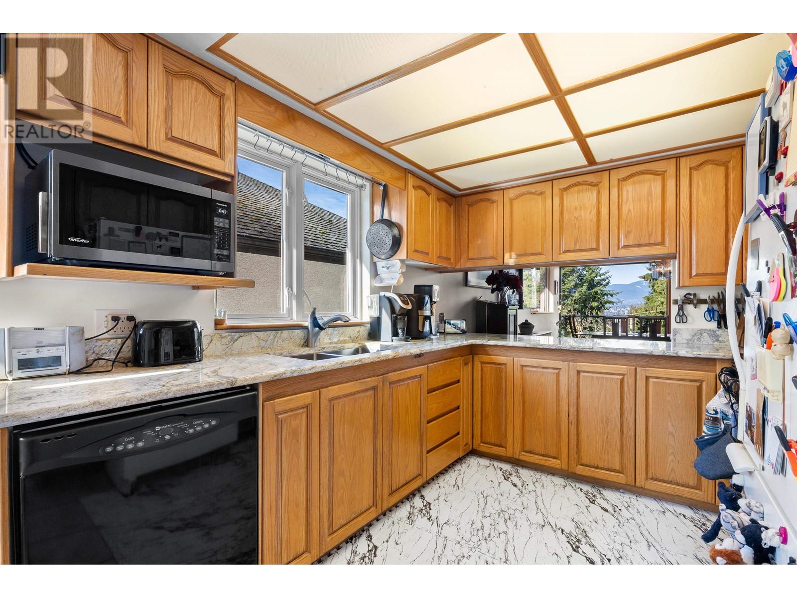 4862 Bessborough Drive, Burnaby, British Columbia  V5C 1L3 - Photo 16 - R2977168
