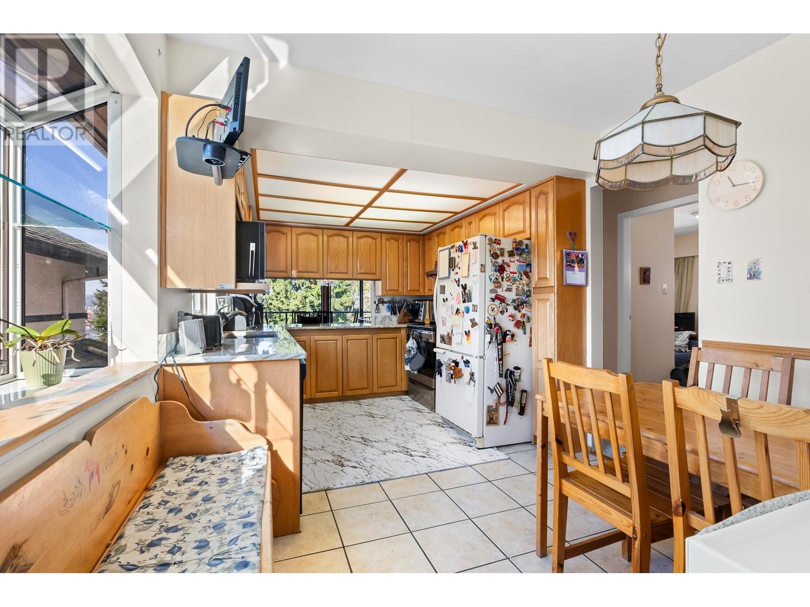 4862 Bessborough Drive, Burnaby, British Columbia  V5C 1L3 - Photo 17 - R2977168