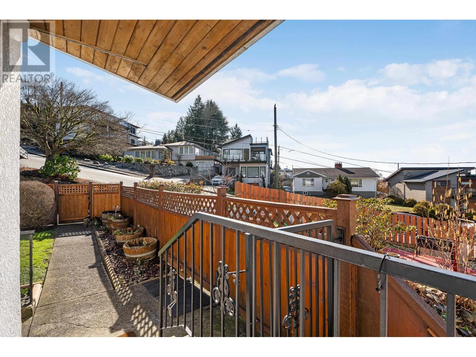 4862 Bessborough Drive, Burnaby, British Columbia  V5C 1L3 - Photo 19 - R2977168