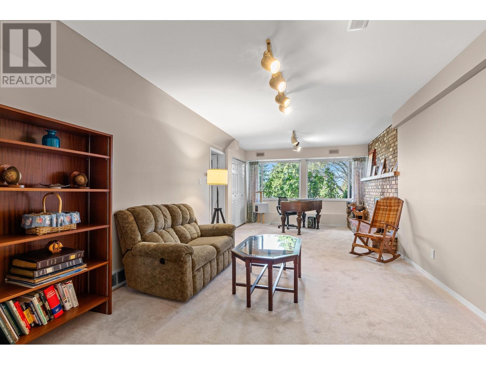4862 Bessborough Drive, Burnaby, British Columbia  V5C 1L3 - Photo 24 - R2977168
