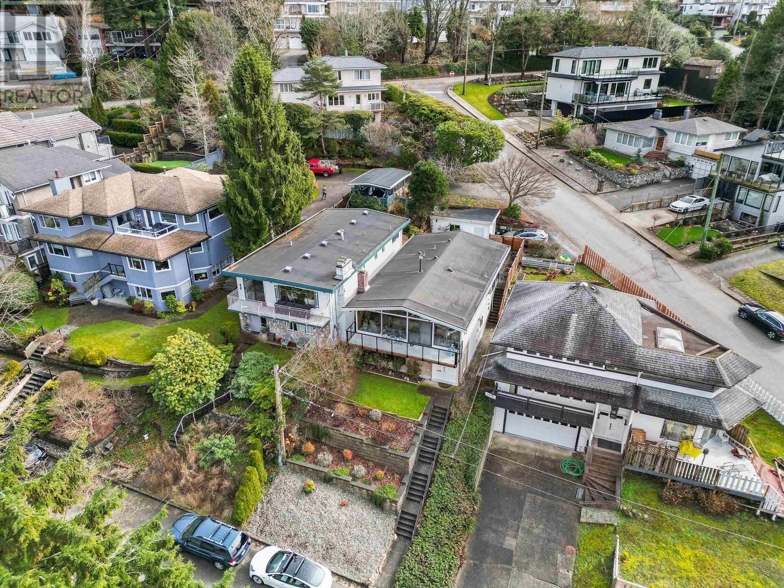 4862 Bessborough Drive, Burnaby, British Columbia  V5C 1L3 - Photo 32 - R2977168
