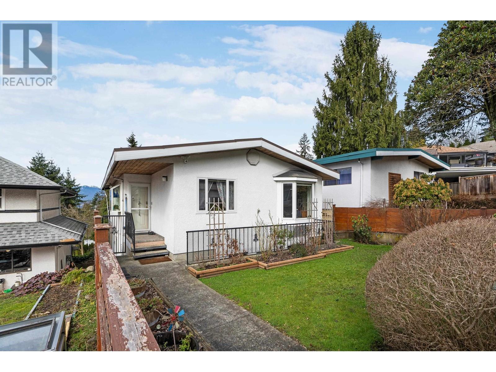 4862 Bessborough Drive, Burnaby, British Columbia  V5C 1L3 - Photo 33 - R2977168