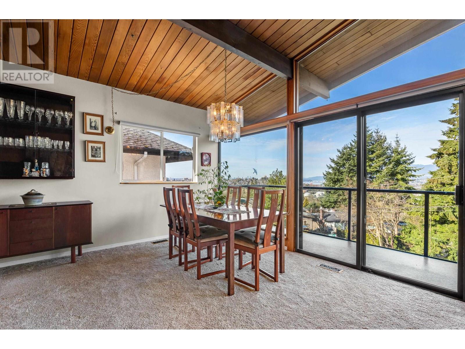 4862 Bessborough Drive, Burnaby, British Columbia  V5C 1L3 - Photo 6 - R2977168