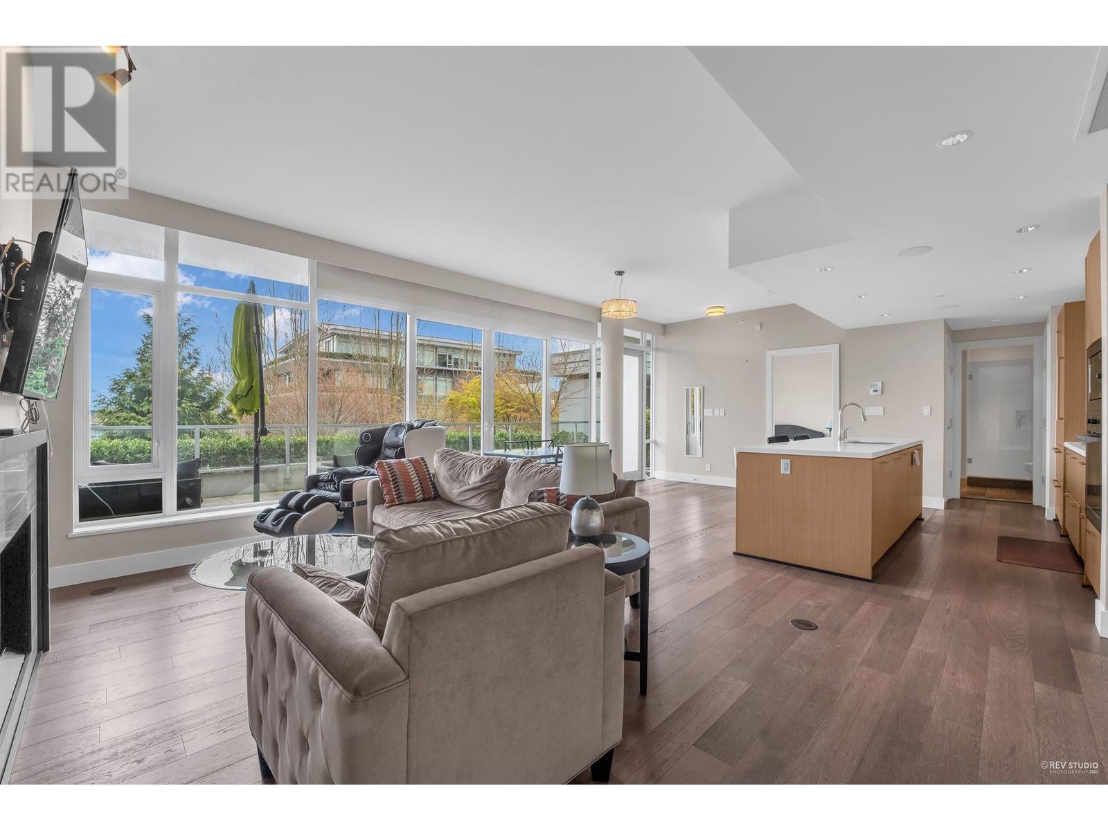 102 908 Keith Road, West Vancouver, British Columbia  V7T 1M3 - Photo 3 - R2977063