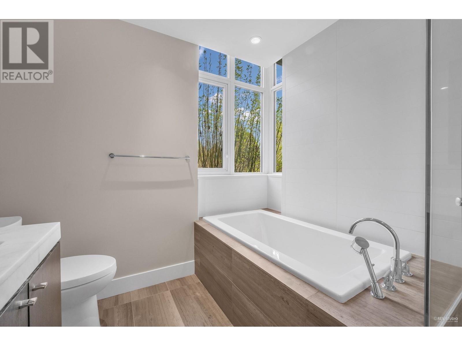 102 908 Keith Road, West Vancouver, British Columbia  V7T 1M3 - Photo 22 - R2977063